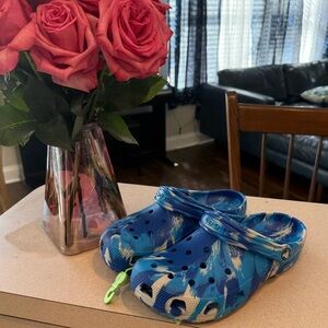 NWT CROCS Classic marbled blue bolt clog men’s 7 / women’s 9